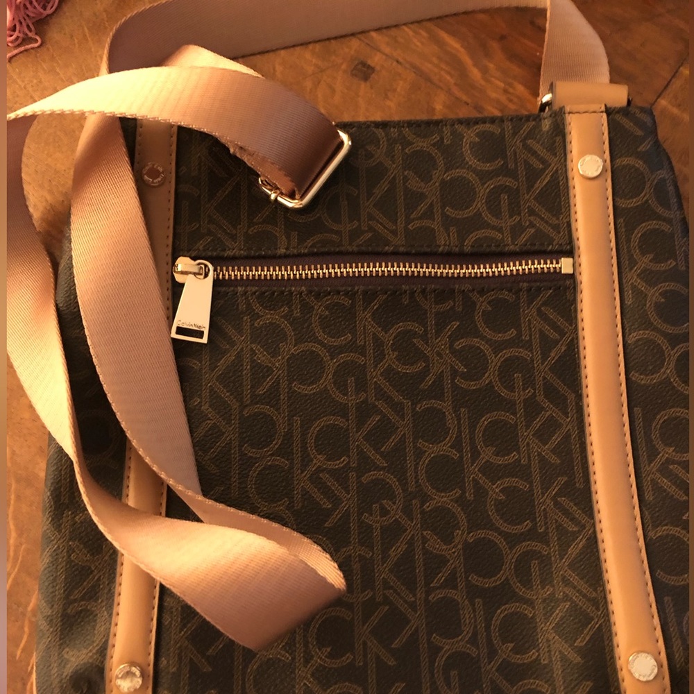 SOLD SOLD CALVIN KLEIN CROSSBODY BAG AS NEW WORN ONCE BARGAIN FOR SOMEONE - Picture 1 of 5